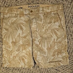 Dockers Men's Beige Leaf Print Shorts